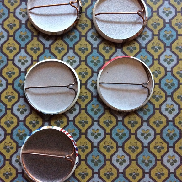 Vintage American Girls Jigsaw & 5 Metal Badges/pin - Picture 5 of 13